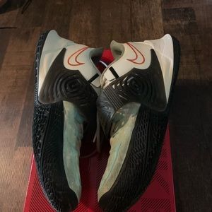 Nike Kyrie Low 3 Basketball 🏀 Shoes